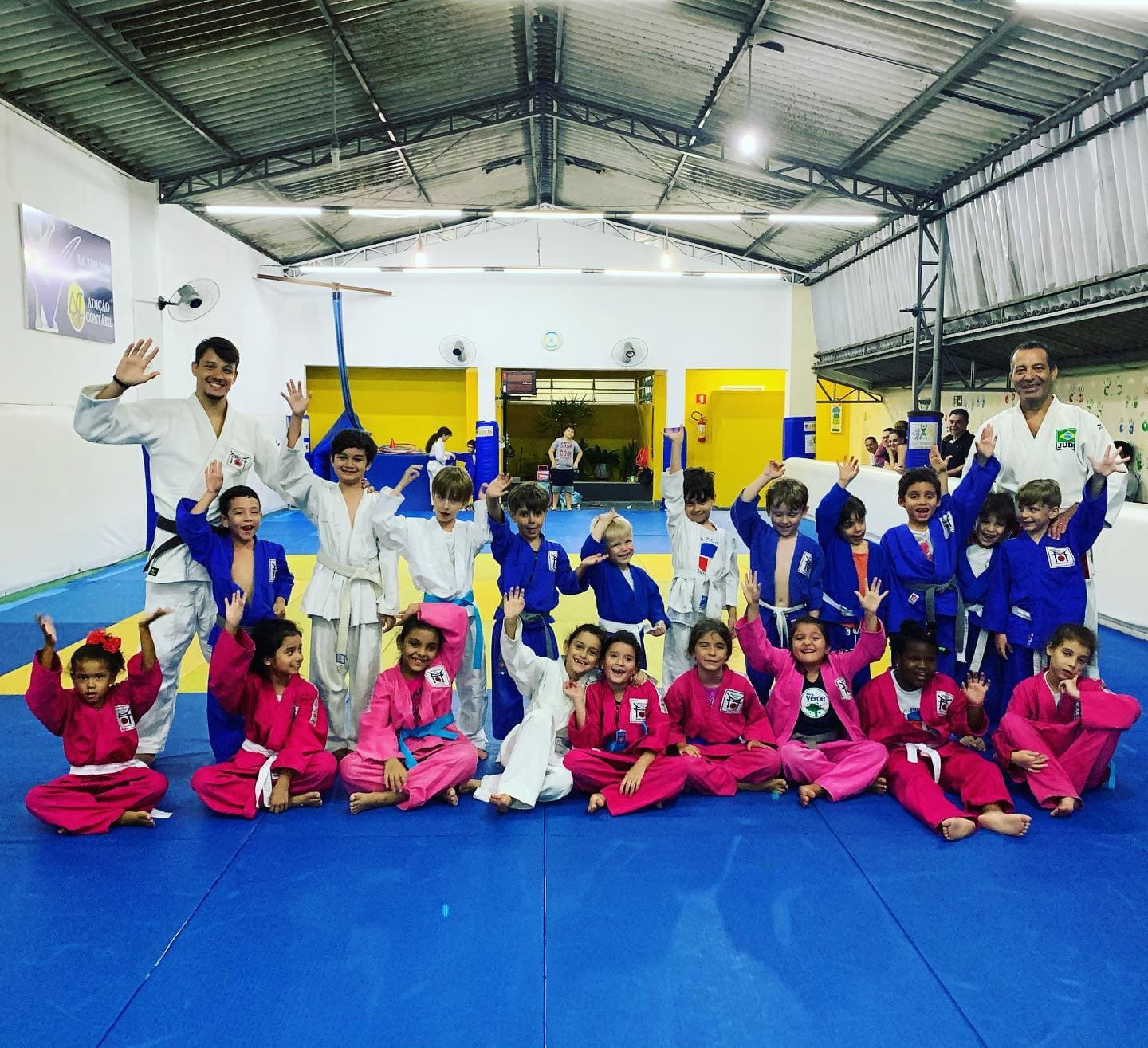 Turma infantil da Associação de Judô Ivo Nascimento
